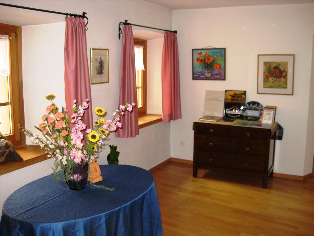 Hotel Pensiun Garni Plaz à Scuol Extérieur photo